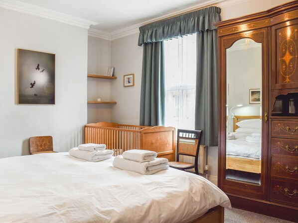 3 bedrooms, free WiFi, bed sheets
