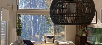 Spotted Gum: Stunning, lakeside holiday house.