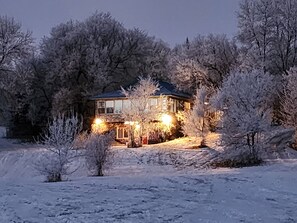 Exterior - Private Waterfront Cabin with Hot Tub & Ice Fishing House (Lac du Bonnet)
