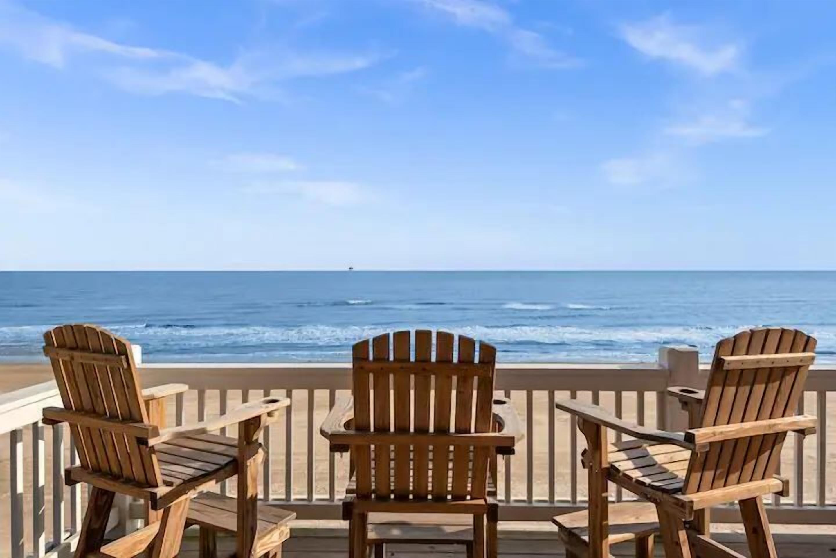 *HOT* New Beachfront Home: Beach Girl