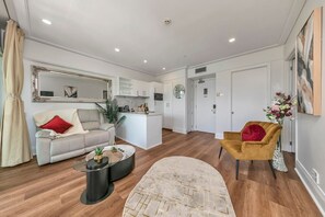 TV - The Sunset Suite - Sebel (Auckland)