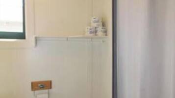 Douche, serviettes fournies