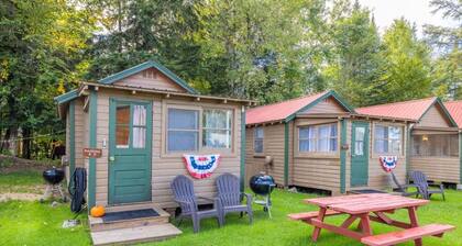 Lakeside Getaway, Just Steps Away from Fourth Lake Here at Stiefvater's Lakeside Cottages!