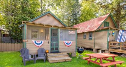 Historic Adirondack Cottage, Just Steps Away from the Beautiful 4th Lake Here at Stiefvater's Lakeside Cottages!