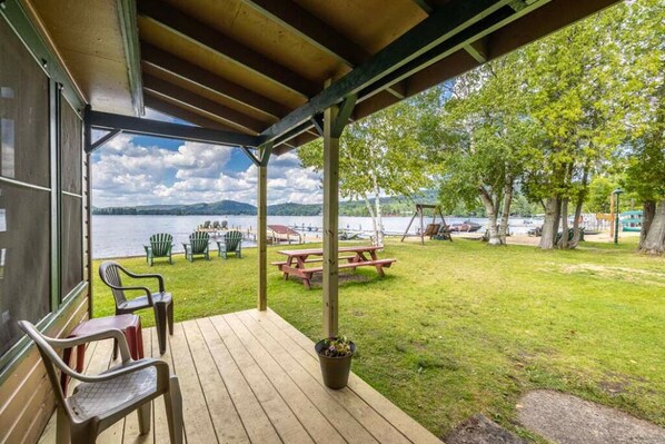 Outdoor dining - Stunning Lake Sunsets and Quiet Getaway here at Stiefvater's Lakeside Cottages! (Inlet)