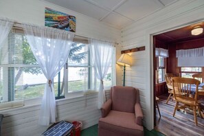 Living area - Stunning Lake Sunsets and Quiet Getaway here at Stiefvater's Lakeside Cottages! (Inlet)
