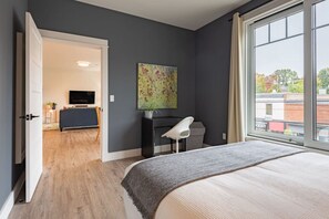 1 多间卧室、办公桌、熨斗/熨衣板、旅行婴儿床