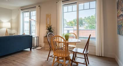 Acadia Suite, #201 - Hotel Wolfville - spacious one bedroom, downtown Wolfville