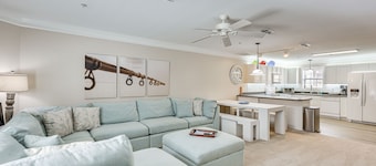 Townhome w/ Outdoor Pool & White Lake Access!