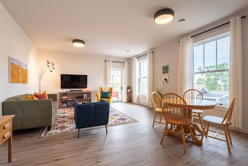 Suite 302 - 470 Main