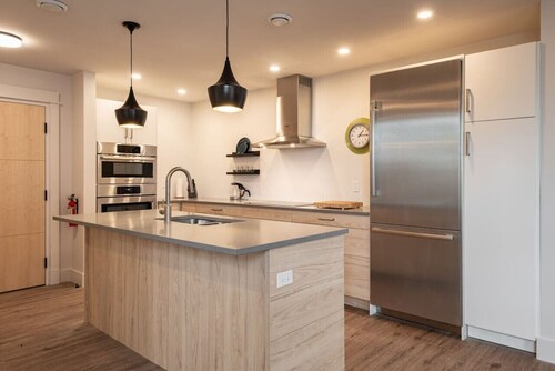 Suite 302 - 470 Main