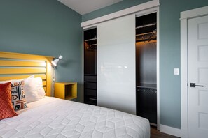 2 soveværelser, skrivebord, strygejern/strygebræt, weekendseng