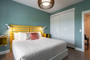 2 Schlafzimmer, Schreibtisch, Bügeleisen/Bügelbrett, Reisekinderbett