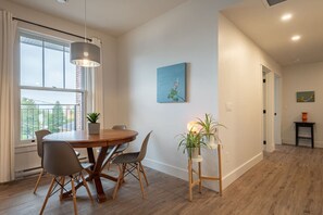 Dining - Suite 204 - 470 Main (Wolfville)