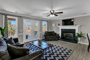 تلفزيون، مدفأة، كرة قدم الطاولة