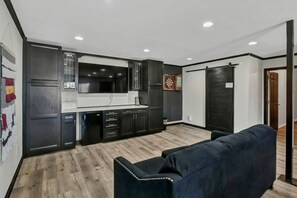 TV, fireplace, table football - Lake Murray Group Getaway | Sleeps 10 | Kayaks (Chapin)