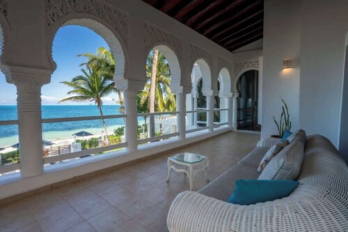 Villa Moriska | 5BR | Unique Beachfront Escape