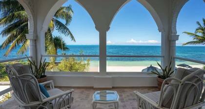 Villa Moriska | 5BR | Unique Beachfront Escape