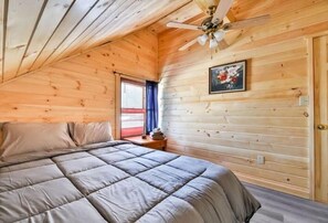 8 bedrooms, travel cot, free WiFi, bed sheets