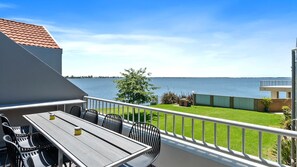 Outdoor dining - Yarrawonga Lakeside Apartment 44 (Mulwala)