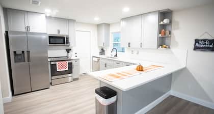 Mayfair Forrest Retreat !
Come and Enjoy our Clean and Spacious home sleeps 18!