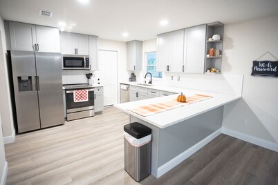 Mayfair Forrest Retreat !
Come and Enjoy our Clean and Spacious home sleeps 18!