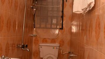 Single Room | Individually decorated, desk, laptop workspace