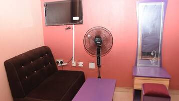 Single Room | Living area