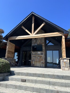 Exterior - Lake Hamilton-New Modern Farm House (Hot Springs)
