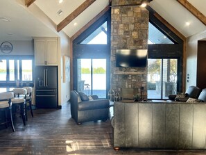 Smart TV, fireplace