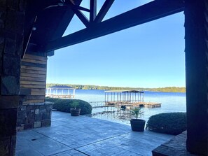 Terrace/patio - Lake Hamilton-New Modern Farm House (Hot Springs)