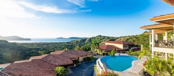 Bay Point 7 • 3 BR Ocean-View Condo • Two Infinity Pools, Playa Panamá - 6 Guests