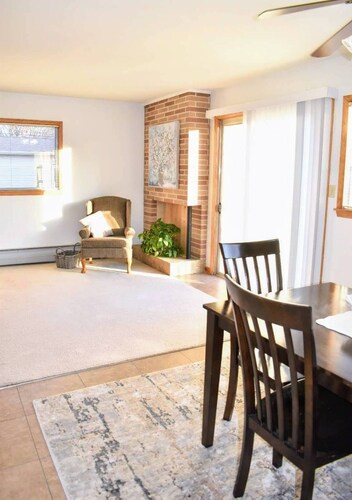 Private Apt w/ Washer/Dryer-Parking-Kitchen

