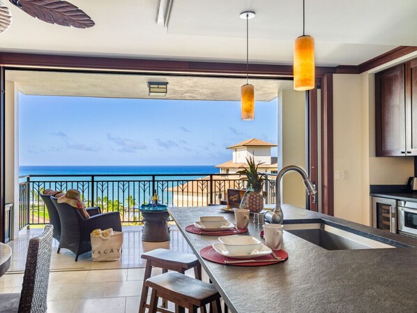 Outdoor dining - Hale Keani O-1203 stunning Views to relax (Kapolei)