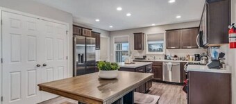 Traveling worker-ready Transitional Modern Home!