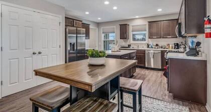 Traveling worker-ready Transitional Modern Home!