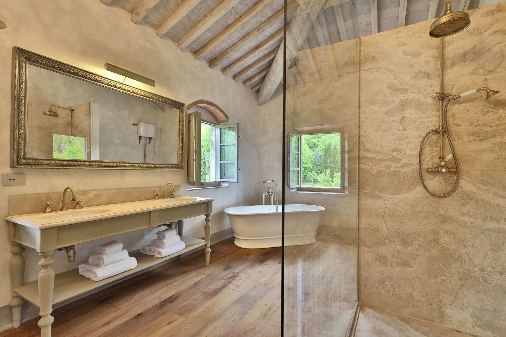 Dusche, Haartrockner, Bidet, Handtücher