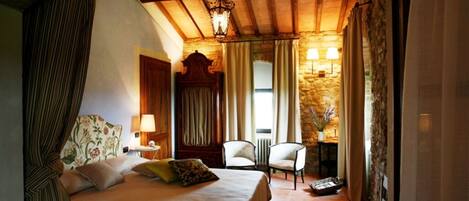 8 bedrooms, iron/ironing board, travel cot, free WiFi