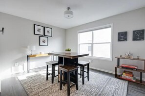 Dining - Modern, Spacious Whole Unit Traveler's Home! (Fort Wayne)