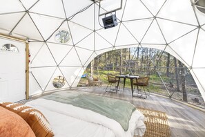 1 bedroom, bed sheets