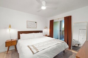 2 bedrooms, iron/ironing board, free WiFi, bed sheets - Gorgeous Remodel, walk to lake @ Indian Point! (Branson)