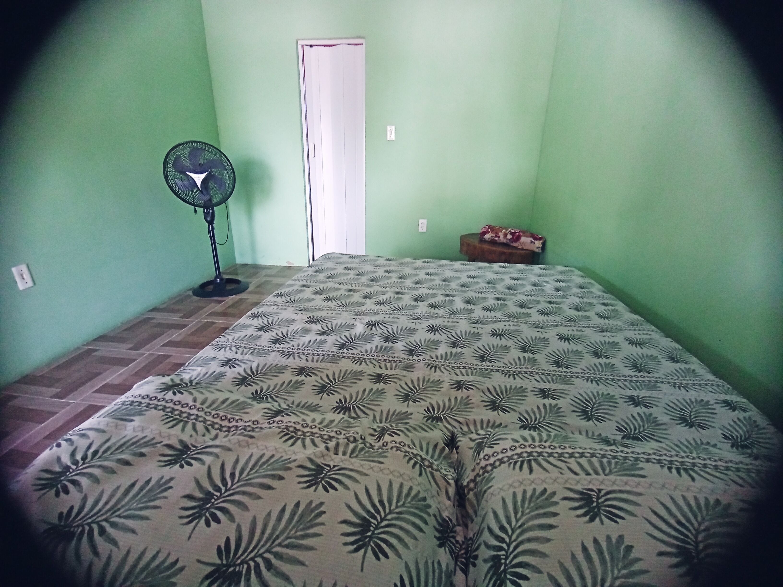 Quarto casal econômico | Wi-Fi de cortesia, roupa de cama