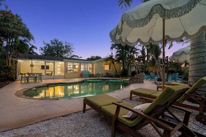 A heated pool - Clearwater Heated Pool Home Oasis <15 min to Beach (Clearwater)