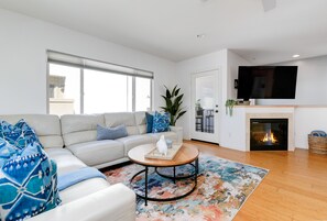 TV, fireplace