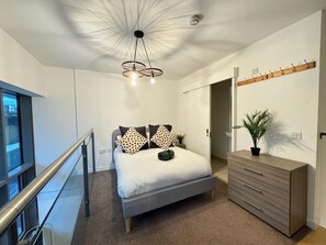 2 chambres, fer et planche à repasser, lit de bébé portatif, Wi-Fi