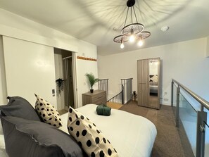 2 chambres, fer et planche à repasser, lit de bébé portatif, Wi-Fi