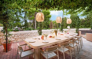 Outdoor dining - Cozy home in Supetar with sauna (Supetar)