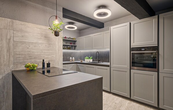 Microwave, stovetop, cookware/dishes/utensils