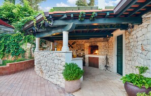 Unclassified image, 3 of 34, button