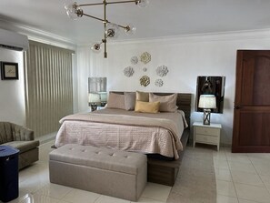 5 bedrooms, desk, iron/ironing board, free WiFi